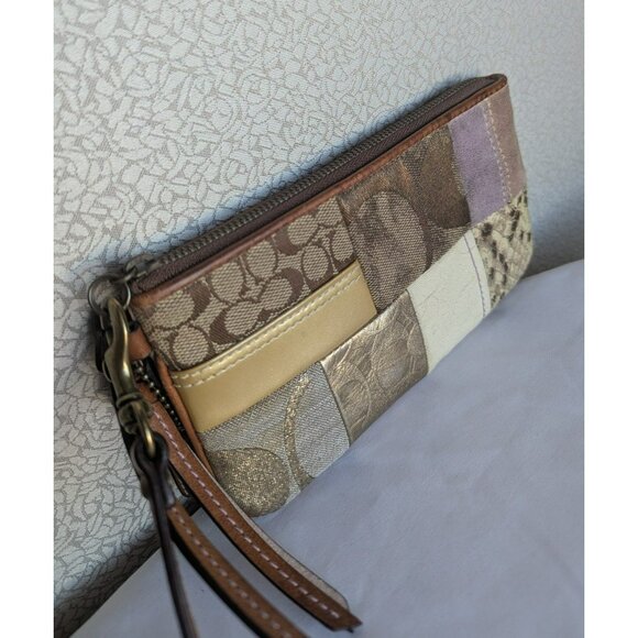 Vintage Coach Limited Ed Mixed Media Patchwork Signature Wristlet Wallet Multi - Picture 2 of 12
